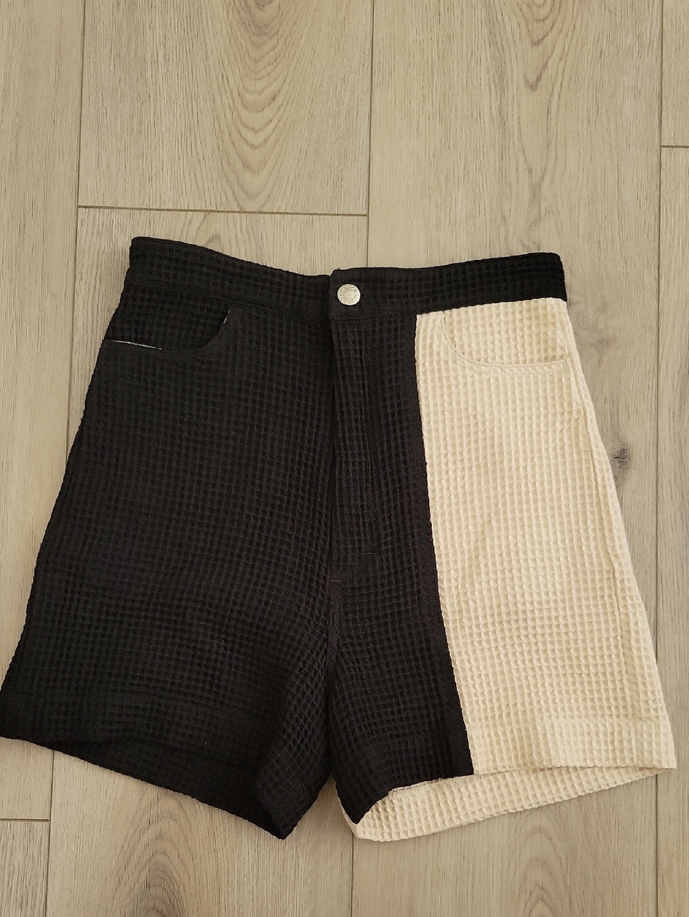 High Waist Two-Tone Waffle Shorts - Black & Cream